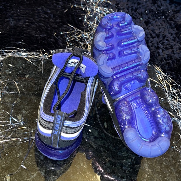 One of Nike extremely attractive, versatile shoe. - Picture 13 of 17